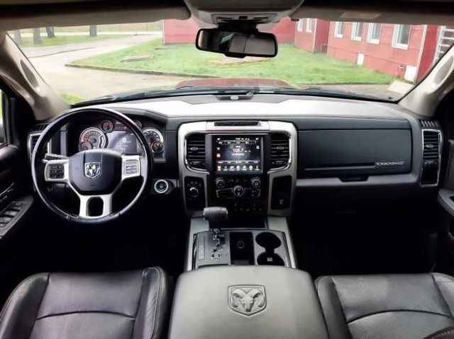 2017 RAM laramie 5.7cc 4wd