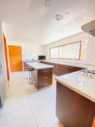 ARRIENDO CASA PARCELA MODERNA CERCANA A COLEGIOS TREWHELAS - SAN NICOLAS - PUCALAN