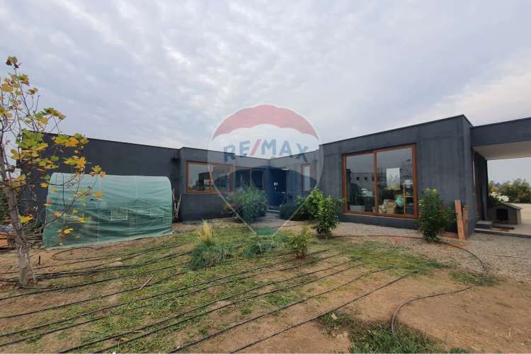 Hermosa casa mediterranea en condominio