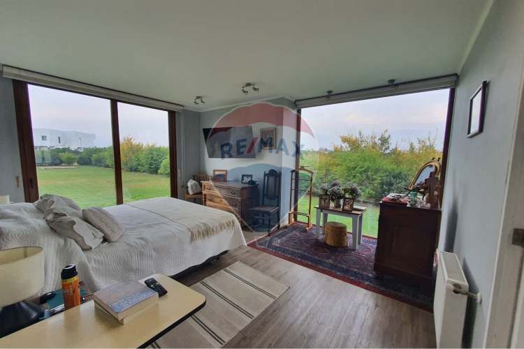 Hermosa casa mediterranea en condominio