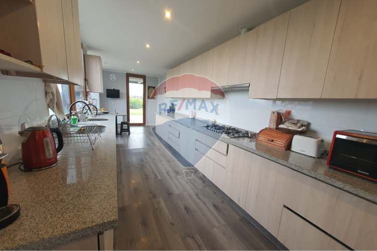 Hermosa casa mediterranea en condominio