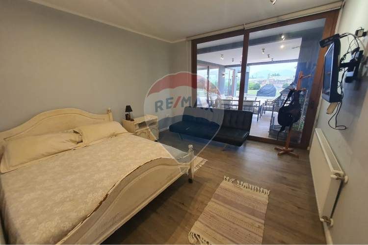 Hermosa casa mediterranea en condominio