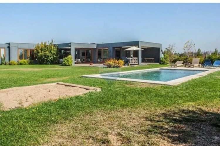 Hermosa casa mediterranea en condominio