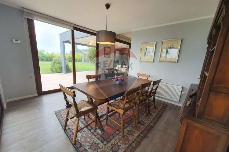 Hermosa casa mediterranea en condominio