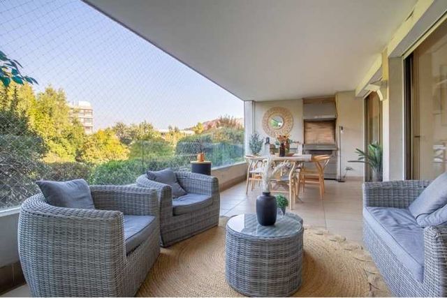 Exclusivo y gran depto.  / conex. hermoso jardín