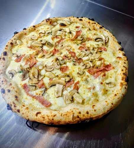 SE SOLICITA PIZZAIOLO COCINERO