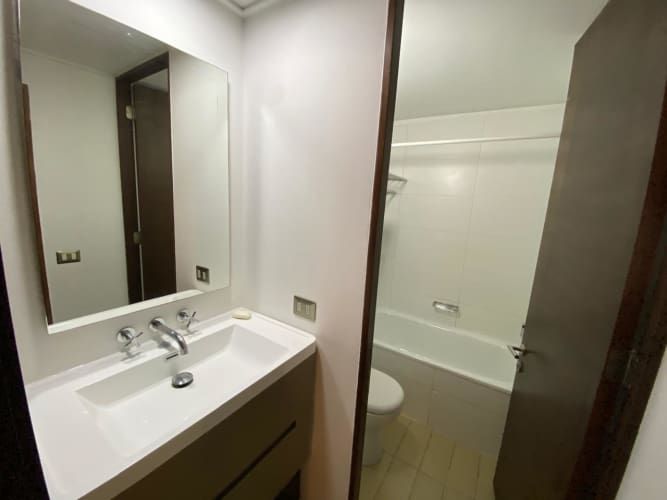 Dpto. con 2 Dorm. 2Ba 2E 1B Apoquindo