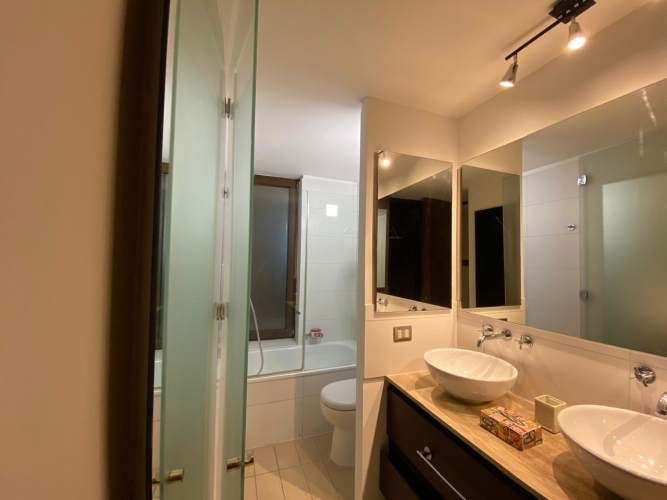 Dpto. con 2 Dorm. 2Ba 2E 1B Apoquindo