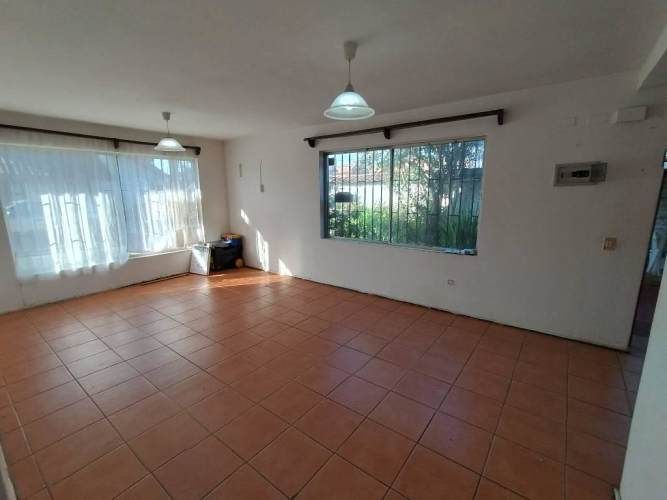 Amplia casa en los Huertos Familiares