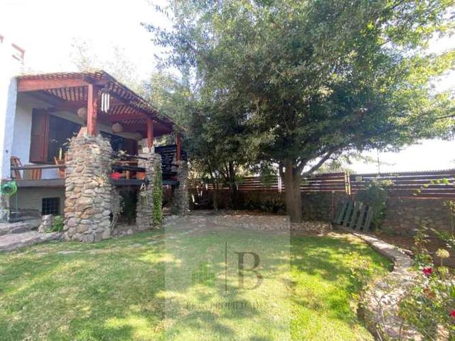 CASA ARBORETUM CON LINDO JARDIN