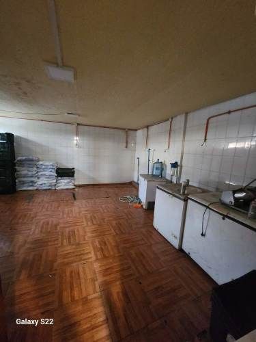 Se vende amplia casa , excelente para inversion