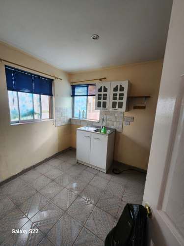 Se vende amplia casa , excelente para inversion