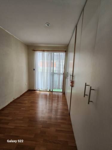 Se vende amplia casa , excelente para inversion