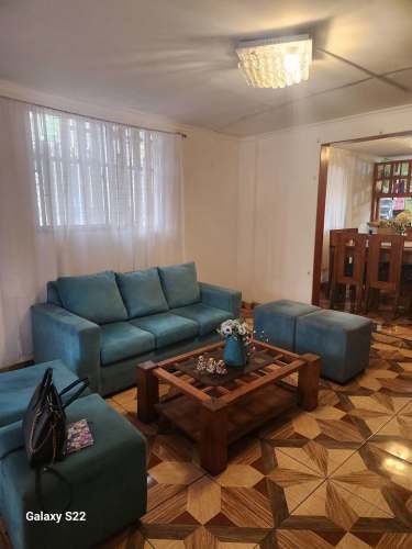 Se vende amplia casa , excelente para inversion