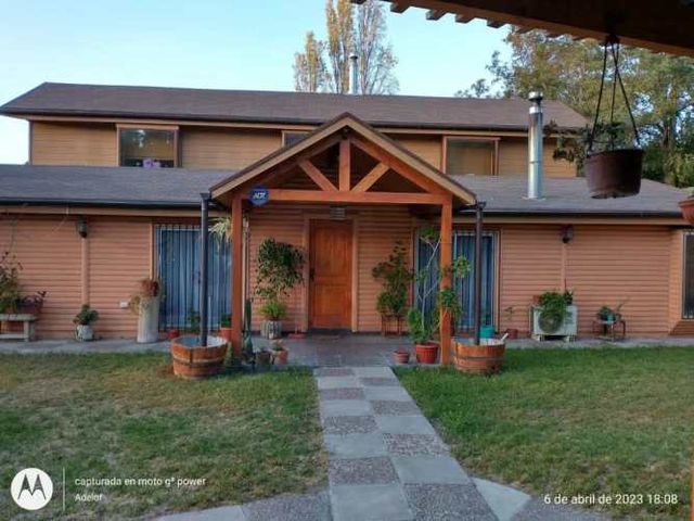 ¡Se Vende Casa con Quincho de Lujo y Gran Terreno!