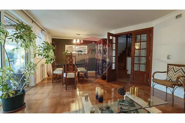 Amplia y luminosa casa en venta en barrio inglés