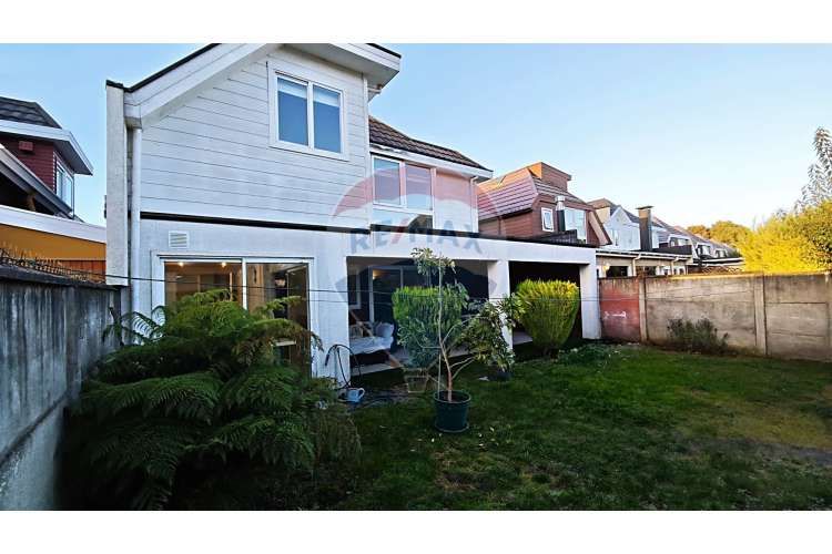 Amplia y luminosa casa en venta en barrio inglés