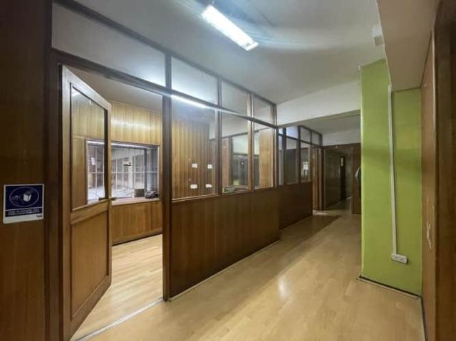 Oficina SE ARRIENDA GRAN OFICINA CON 9 PRIVADOS (CÓD. 501)