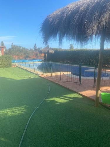 Parcela con quincho y piscina en condominio Península del Lago, Limache