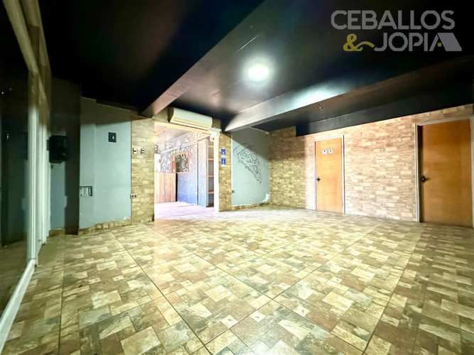 LOCAL COMERCIAL Avenida Victoria con Ignacio Carrera Pinto