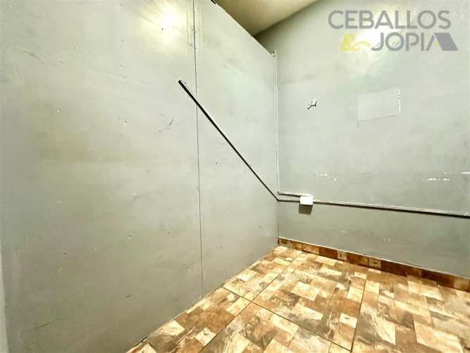 LOCAL COMERCIAL Avenida Victoria con Ignacio Carrera Pinto