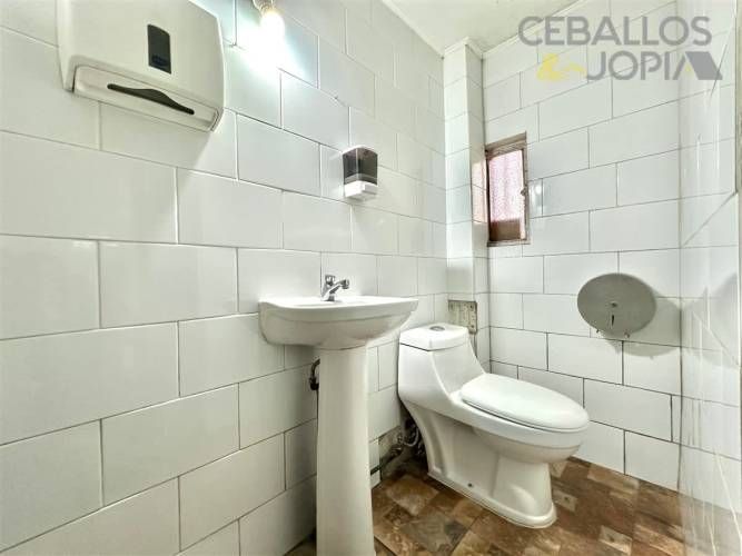 LOCAL COMERCIAL Avenida Victoria con Ignacio Carrera Pinto