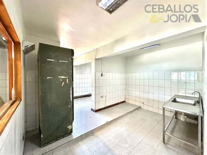 LOCAL COMERCIAL Avenida Victoria con Ignacio Carrera Pinto