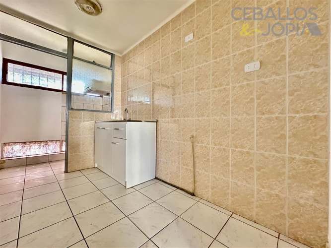 LOCAL COMERCIAL Avenida Victoria con Ignacio Carrera Pinto