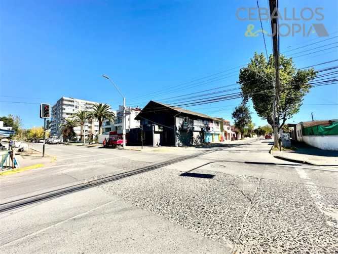 LOCAL COMERCIAL Avenida Victoria con Ignacio Carrera Pinto