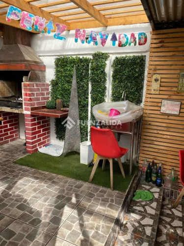 CASA Chiloé/Varas Mena