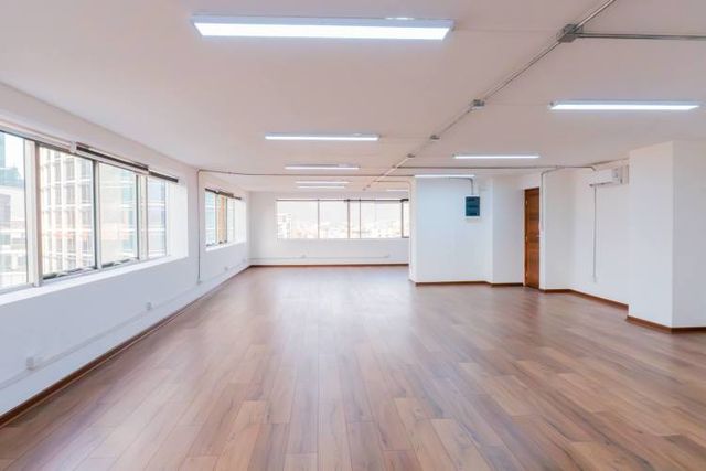 Impecable Oficina Planta Libre, 125 m2, Metro Los Leones