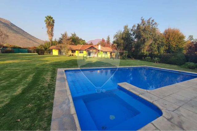 Maravillosa casa familiar en chicureo.