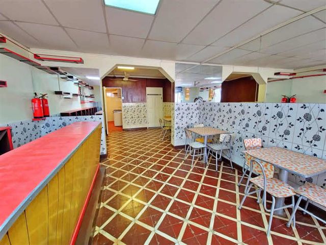 LOCAL COMERCIAL Local comercial Los Jazmines con Neptuno.