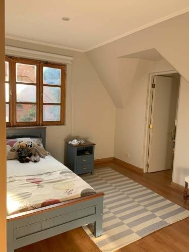 VENTA CASA ESTILO INGLÉS FRENTE AL SANTIAGO COLLEGE, LOS TRAPENSES