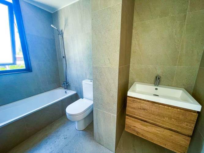 INCREIBLE CASA MINIMALISTA-COLEGIO NEWLAND