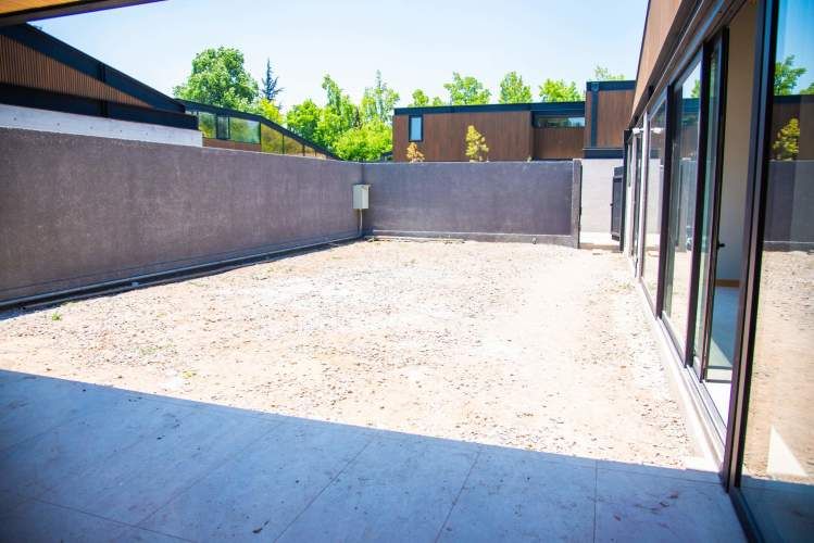 INCREIBLE CASA MINIMALISTA-COLEGIO NEWLAND