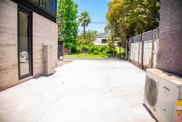 INCREIBLE CASA MINIMALISTA-COLEGIO NEWLAND