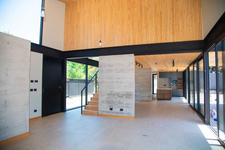 INCREIBLE CASA MINIMALISTA-COLEGIO NEWLAND