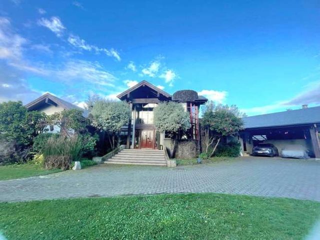 EXCLUSIVA PROPIEDAD EN LOMAS DEL CARMEN