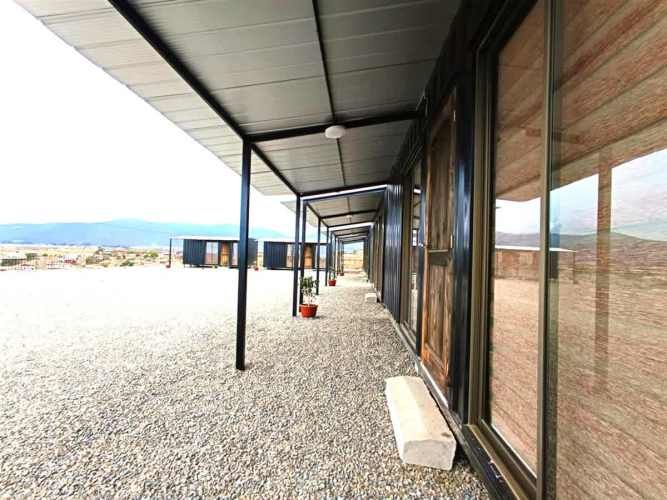 TERRENO CONSTRUCCION TERRENO DE 3298mt2 urbanizado con agua y luz Hermosa vista despejada a la Bahía de la Herradura, con 10 departamentos amoblados para arriendo.