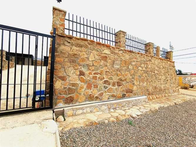 TERRENO CONSTRUCCION TERRENO DE 3298mt2 urbanizado con agua y luz Hermosa vista despejada a la Bahía de la Herradura, con 10 departamentos amoblados para arriendo.