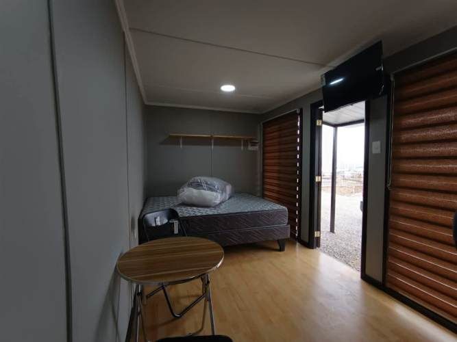 TERRENO CONSTRUCCION TERRENO DE 3298mt2 urbanizado con agua y luz Hermosa vista despejada a la Bahía de la Herradura, con 10 departamentos amoblados para arriendo.