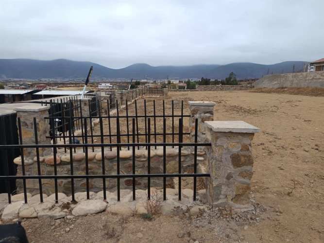 TERRENO CONSTRUCCION TERRENO DE 3298mt2 urbanizado con agua y luz Hermosa vista despejada a la Bahía de la Herradura, con 10 departamentos amoblados para arriendo.
