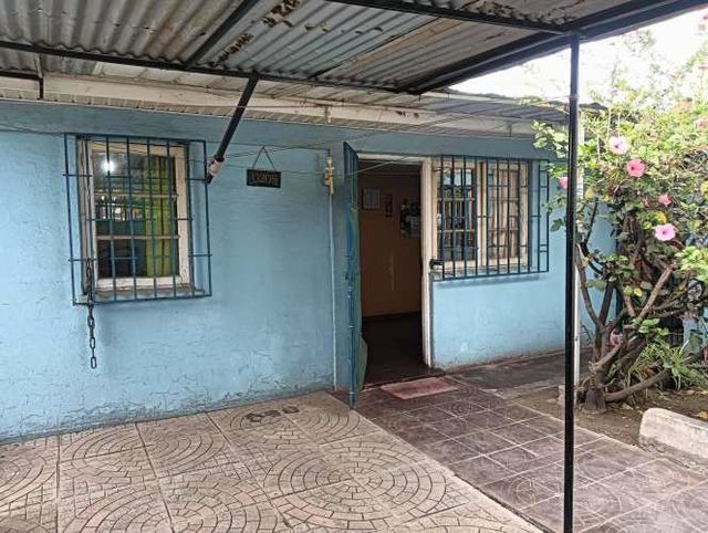 VENTA AMPLIA CASA ESQUINA Y EXCELENTE CONECTIVIDAD