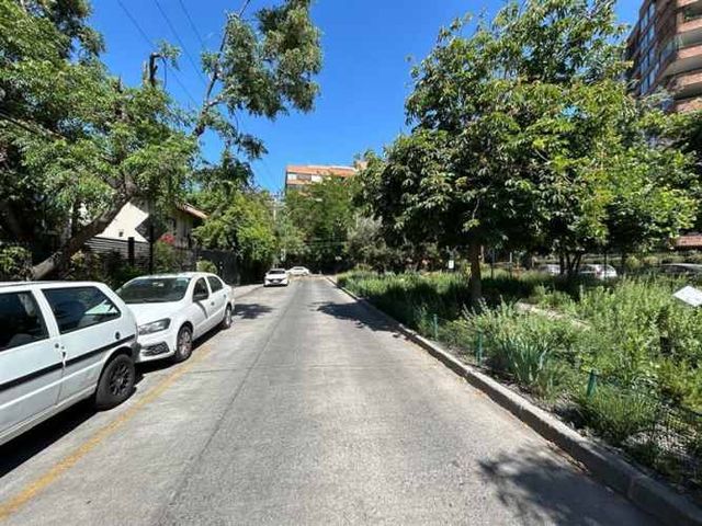 CASA Amplia casa en el corazón de Vitacura. Alejandro Serani - La Llaveria. Colegio Sagrados Corazones de Manquehue