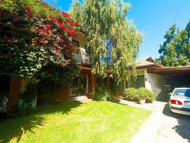 CASA Ricardo Wagner / Las Luciernagas