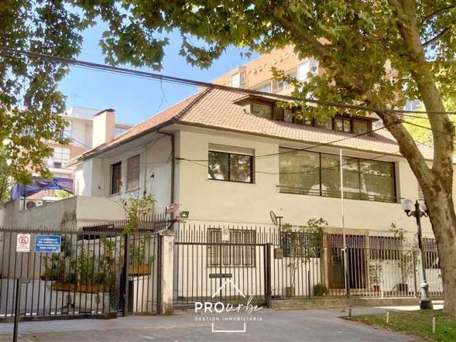 CASA Casa Comercial para Oficina en Suecia con Lota Terreno 720 m2, Providencia