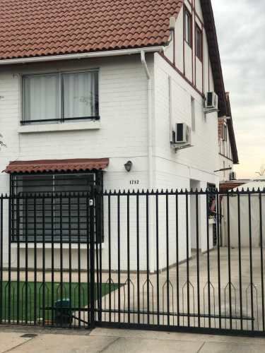 Venta de casa 3D 3B 3 piso Padre Hurtado (97701)