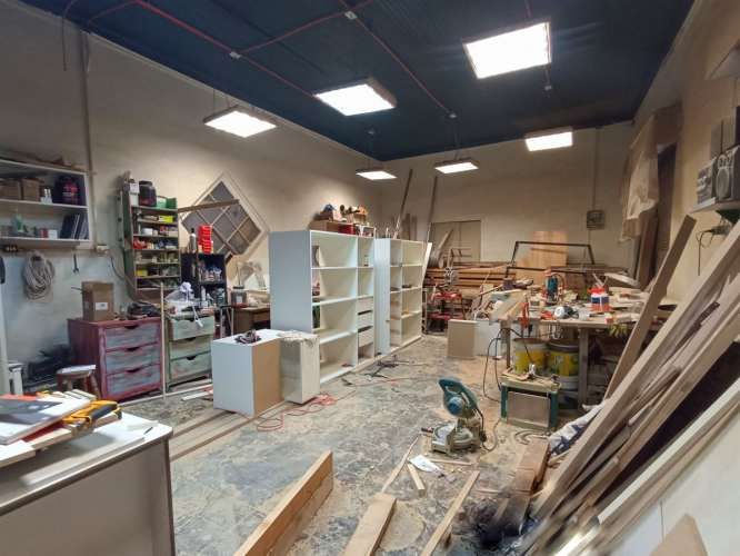 OFICINA Sargento Aldea / Metro Ñuble