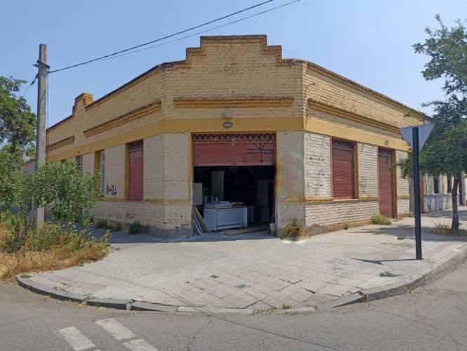 OFICINA Sargento Aldea / Metro Ñuble